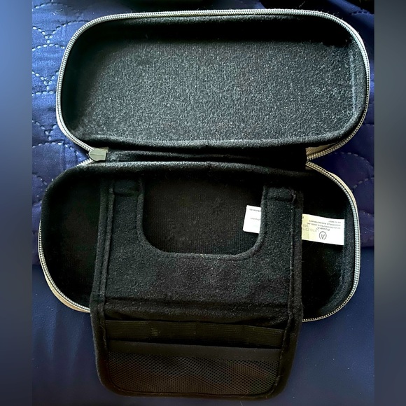 Nintendo Switch Lite with Zipper Case - Picture 5 of 8